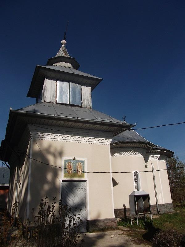Biserica - vedere exterioară